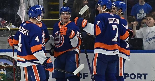 Cory Schneider's start sparks Islanders' win over Devils